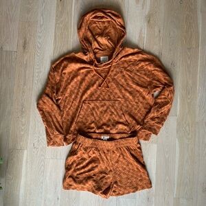 Orange Billabong coordinating set - hoodie and shorts - size S/M, worn once.